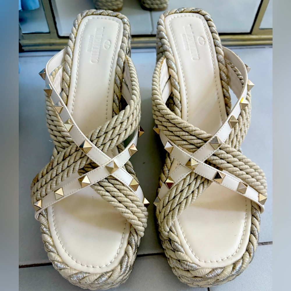 100% Authentic NWOT Valentino Garavani Torchon Rockstud Slide Espadrille Wedges